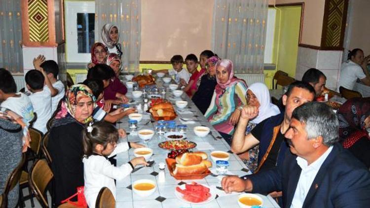 Türk Kızılayından anlamlı iftar yemeği