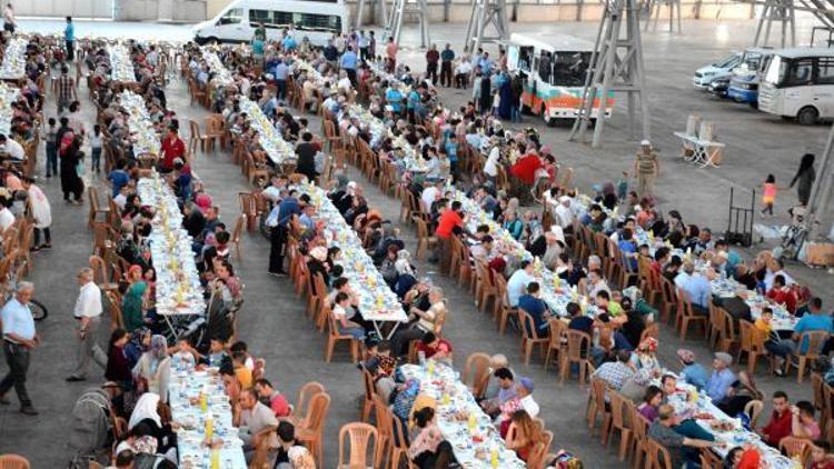 Aksaray Belediyesinden 3 bin kişiye iftar yemeği