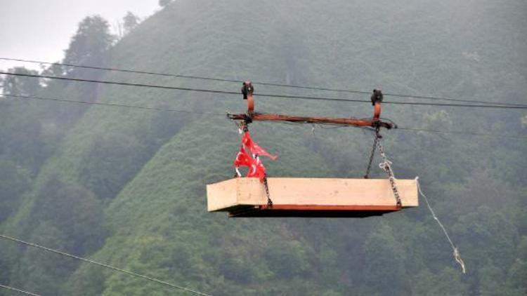 Rize’de cenazenin zorlu yolculuğu