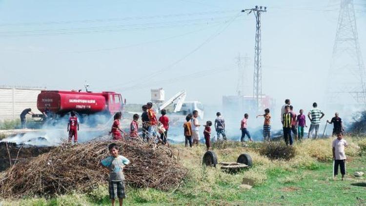 Kopan elektrik telleri yangın çıkardı