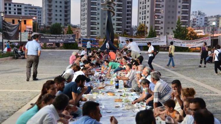 Adanalılar Yeryüzü Sofrasında oruçlarını açtılar