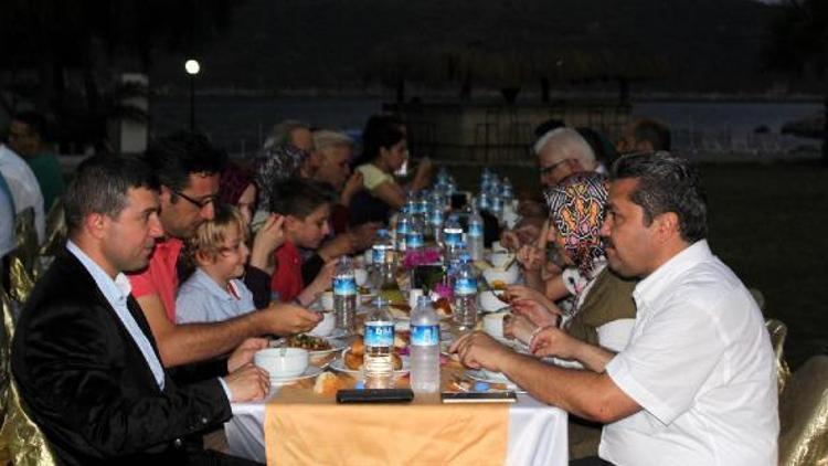 Şehit aileleri ve gaziler iftarda buluştu