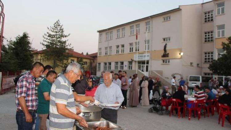 İki mahalle bir iftarda buluştu