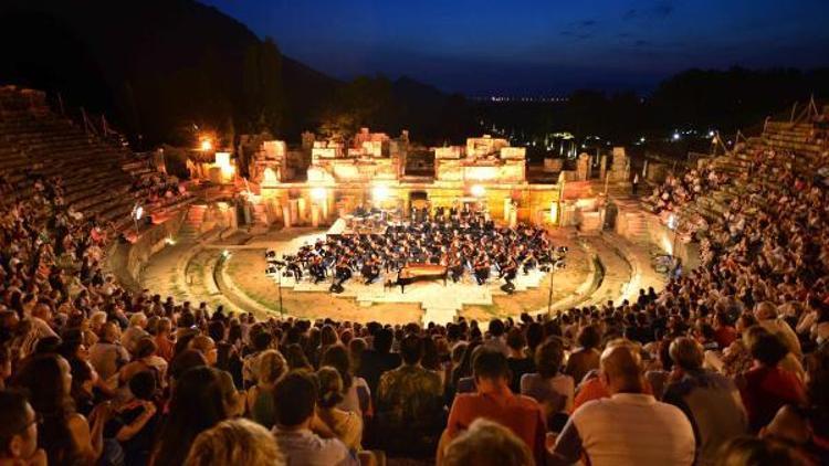 İzmir Festivali sona erdi