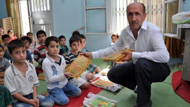 Camideki vantilatör kavgası Suriyeli çocuklara kitap oldu