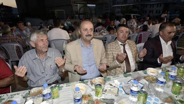 Mamakta 3 mahalle iftarında Başkan Akgülden 2 müjde