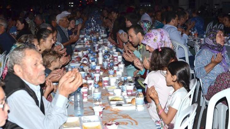 Çorlu’da belediye iftar programları devam ediyor