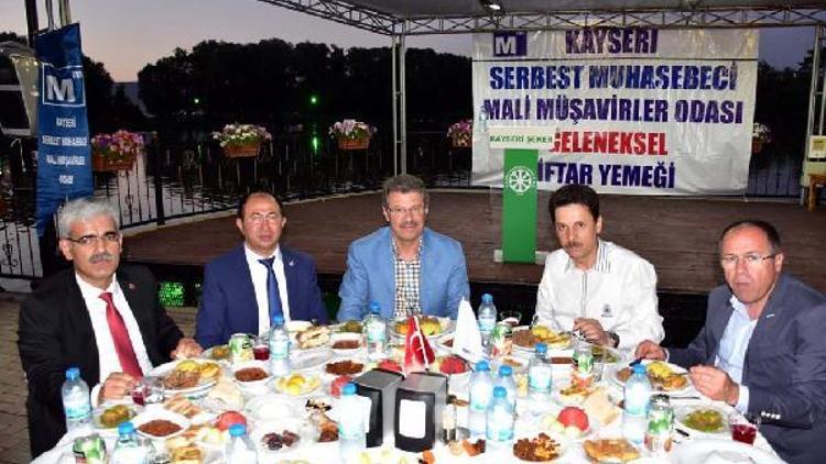 Serbest Muhasebeci ve Mali Müşavirler iftarda buluştu