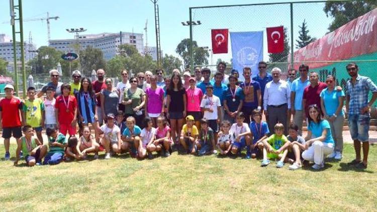 Yaz tenis müsabakasına 112 sporcu katıldı