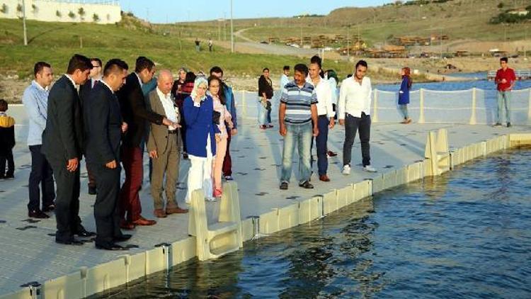 Başkan Çolakbayrakdar yüzer havuzu inceledi