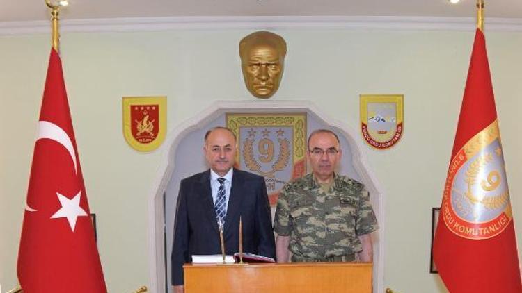 Vali Azizoğlu, Korgeneral Öngayın konuğu