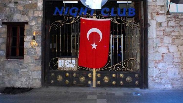 Barlar Sokağı esnafından Türk bayraklı terör protestosu