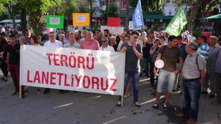 Atatürk Havalimanındaki terör saldırısı Uşakta protesto edildi