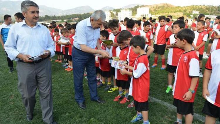 Kumlucada öğrenciler hem spor yapacak hem kitap okuyacak