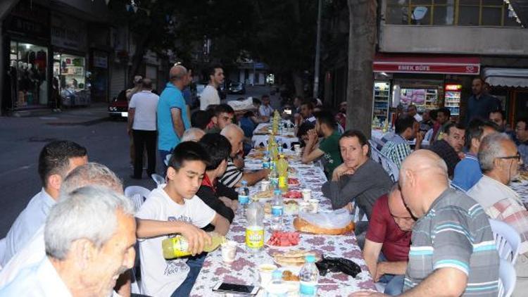 Kızılaydan önce iftar, sonra kan bağışı