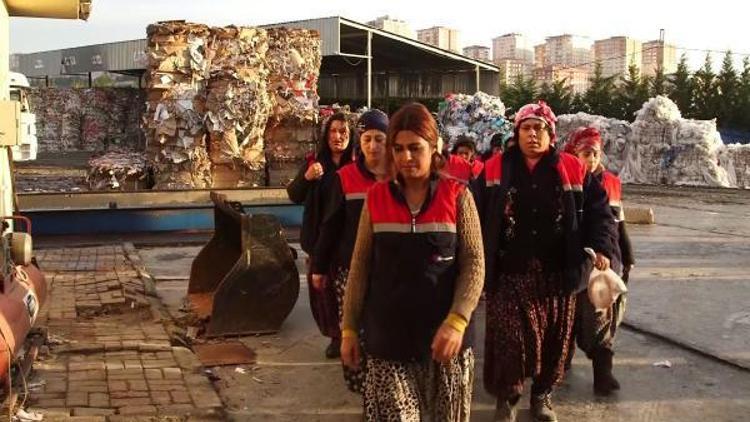 Atık toplama merkezinin emekçi kadınları