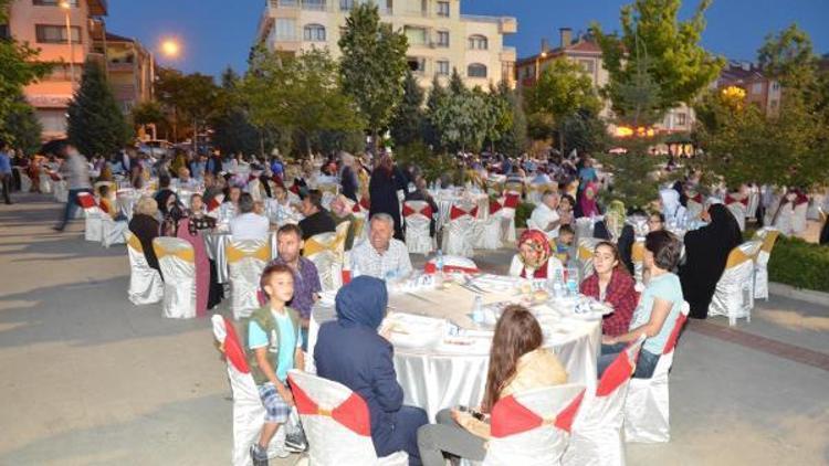 Başkan Çetin bin kişiyi iftarda ağırladı