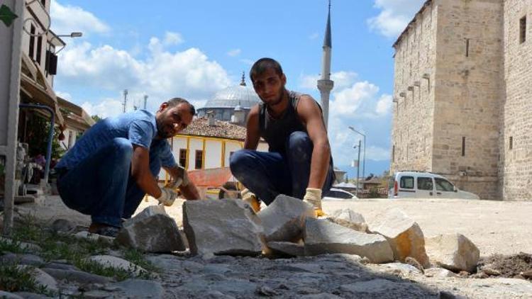 Safranbolu sokaklarına topuklu ayarı