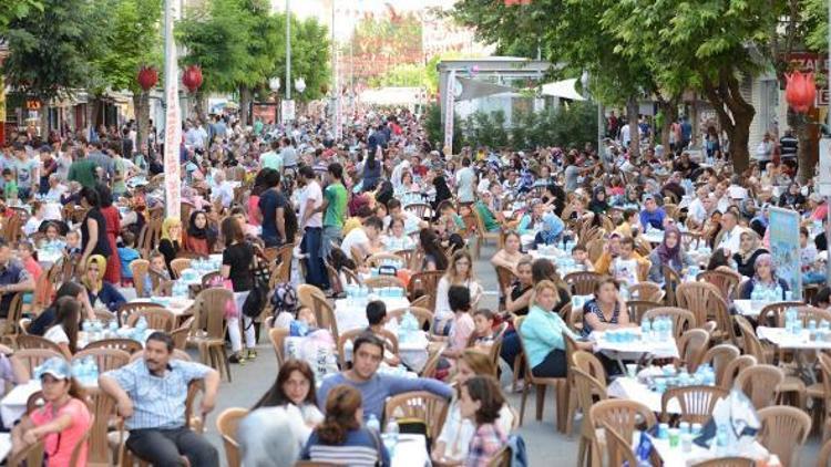 Uşak Belediyesinden 20 bin kişiye iftar