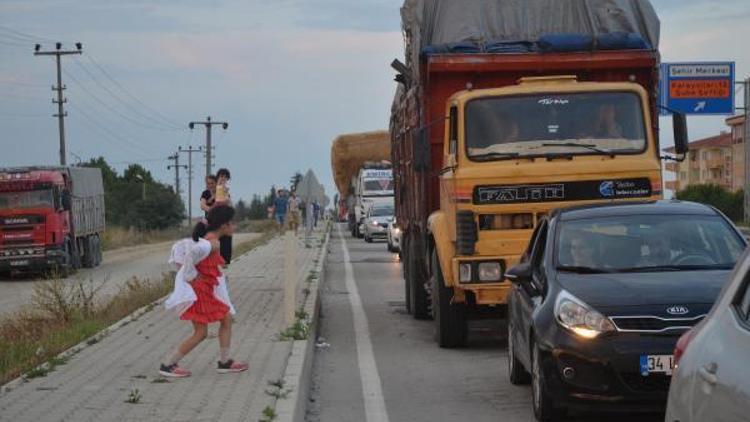 Çanakkalede feribot yoğunluğu devam ediyor