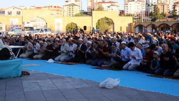 Etimesgutta Bayram kucaklaşması