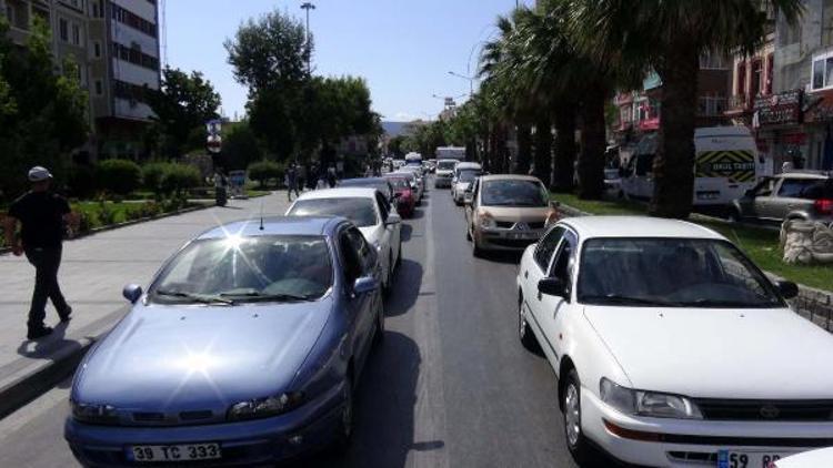 Çanakkalede feribotlarda bayram yoğunluğu sürüyor