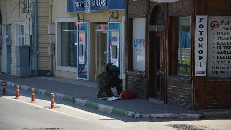 Mudanyada şüpheli çantadan kitap çıktı