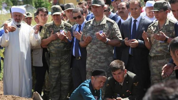 Kırgız korucu için Vanda tören düzünlendi (2)