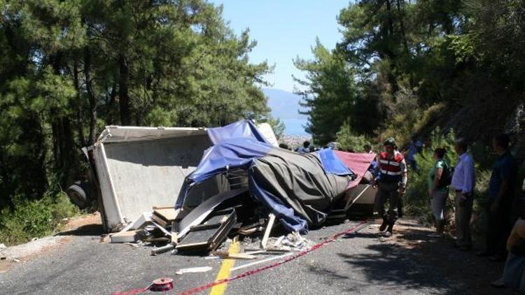 Uçurumdan uçan kamyonet alt yola düştü: 1 ölü, 3 yaralı