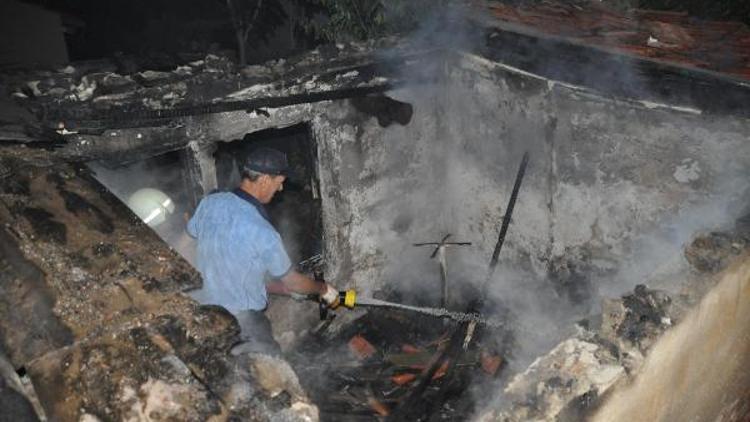 Keşan’da tek katlı ev yandı