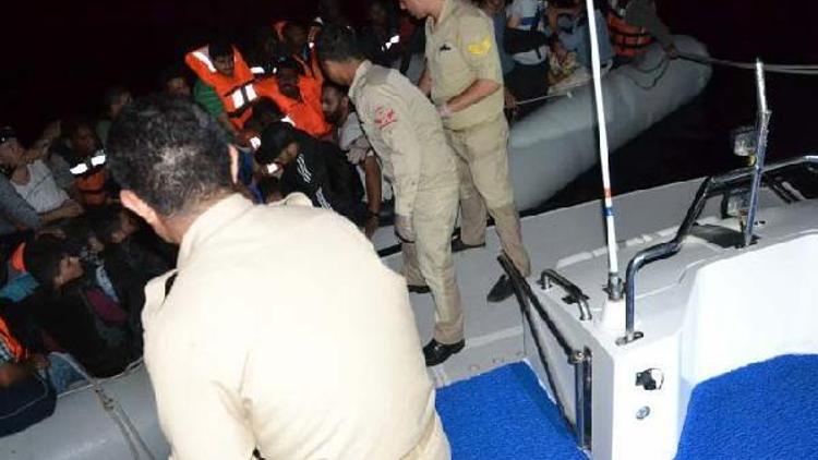 Selçukta lastik botta 48 mülteci yakalandı