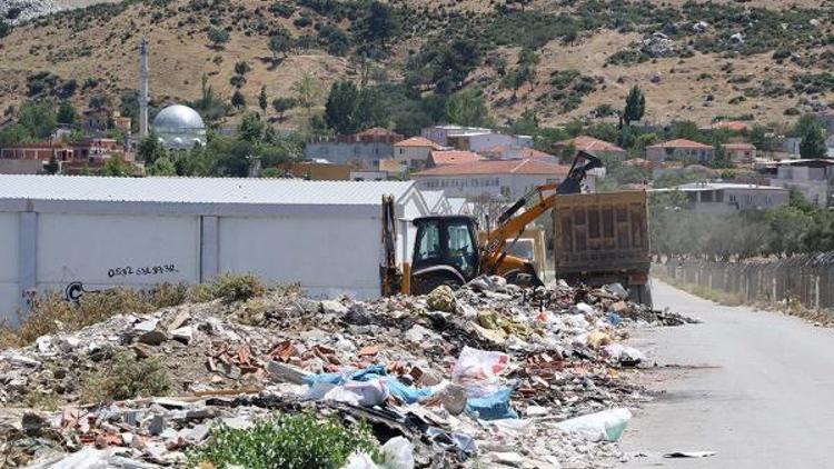 Manisa Büyükşehirden moloz mücadelesi