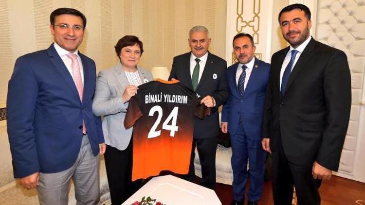 Başbakan Yıldırıma Adanaspor forması