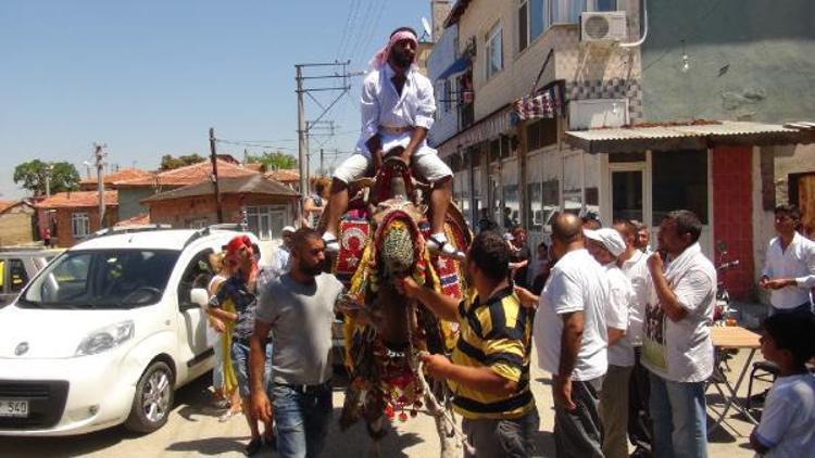 Roman damat adayı, gelini hamama deve ile götürdü