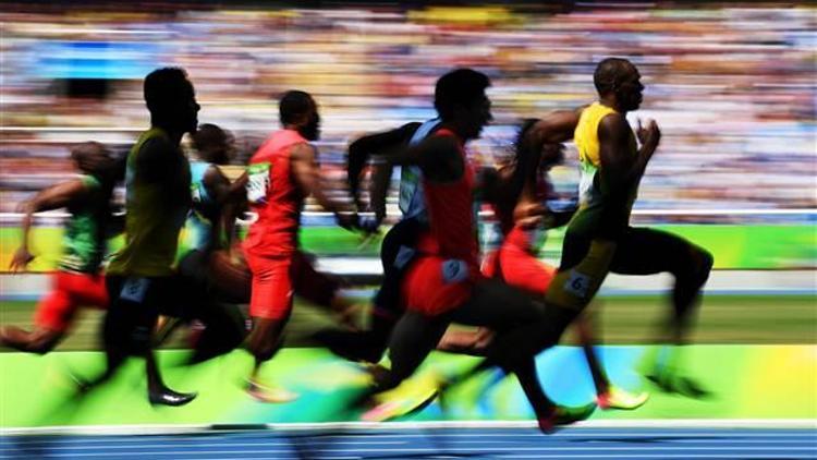 Usain Bolt 100 metre erkeklerde 3. kez altın madalya kazandı