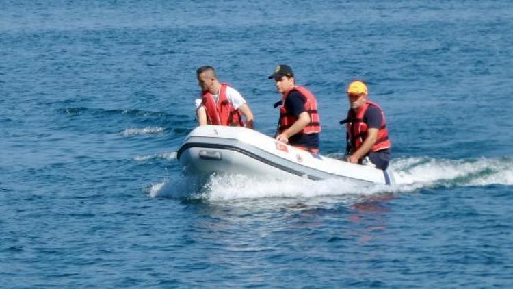 Sapanca Gölünde batan kayıkta 2 kişi kurtuldu, 1 kişi kayıp (2)