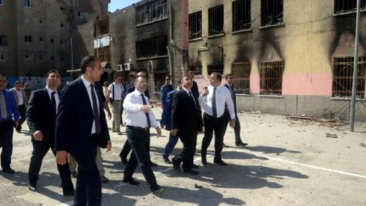 Milli Eğitim Bakanı Yılmaz: Bölgede 100ün üzerinde okul terörden zarar gördü (3)