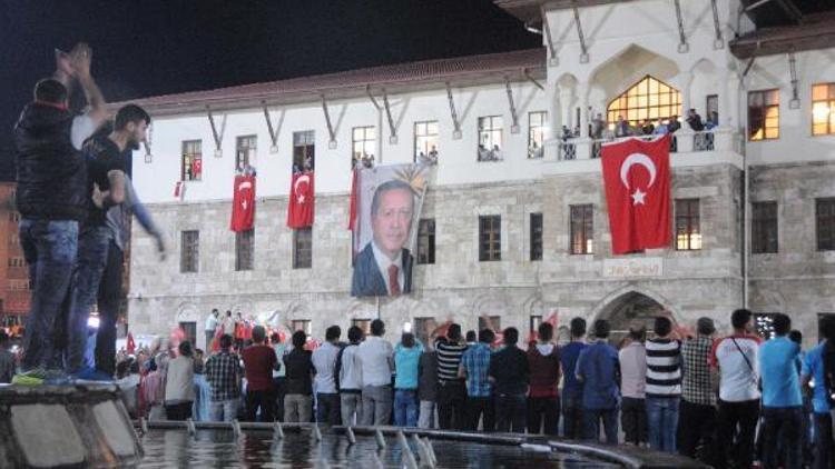 Sivasta halk kent meydanına döküldü