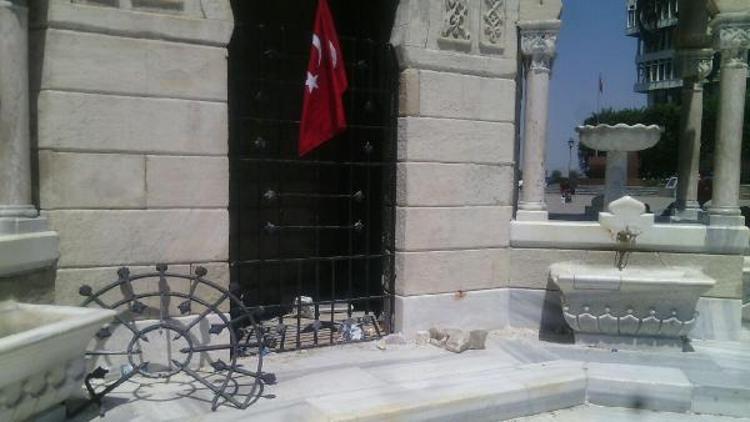 İzmirdeki tarihi Saat Kulesinde ağır hasar