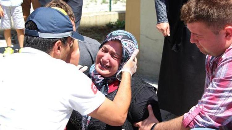 Şehit polisin Boludaki evine ateş düştü