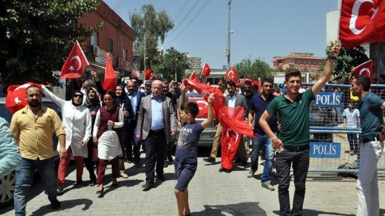 Silopide Türk bayraklarıyla yürüyüp darbe girişimini protesto ettiler