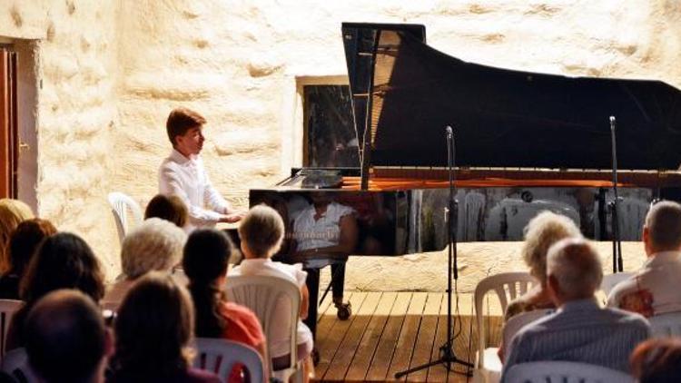 Rus piyanist Kondratiev konser verdi