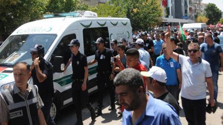 Ankara Gölbaşında şehit olan polis, gözyaşlarıyla uğurlandı