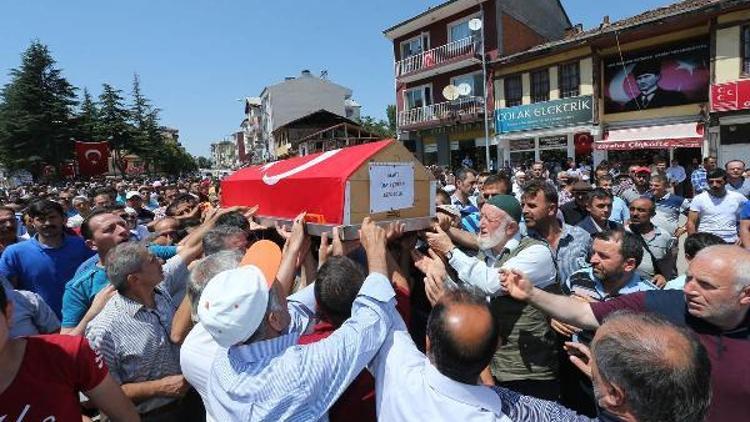 Darbe protestosunda ölen cankurtaran toprağa verildi