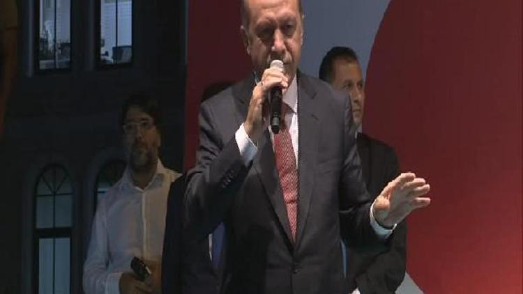 Cumhurbaşkanı Erdoğan Kısıklıdaki evinin önünde halka seslendi