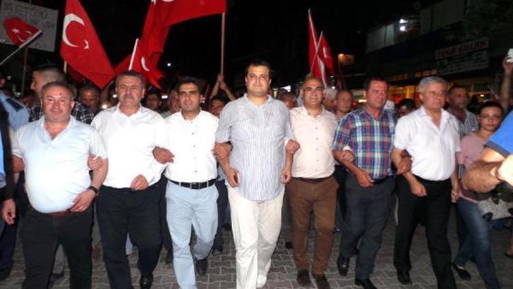 Pozantıda bando eşliğinde demokrasi yürüyüşü