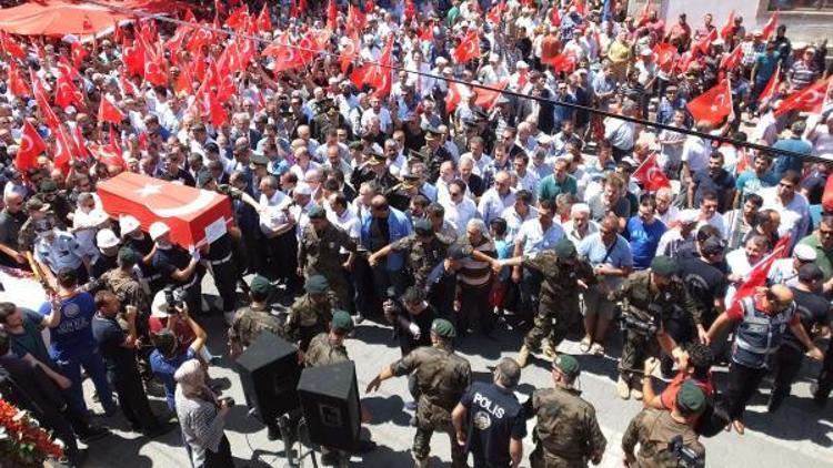 Şehit polis Mustafa Serin, doğum gününde toprağa verildi