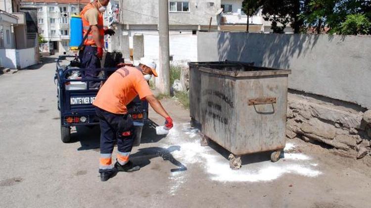 Geliboludaki çöp konteynerleri dezenfekte ediliyor