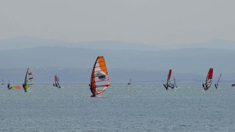 Dikilide windsurf heyecanı