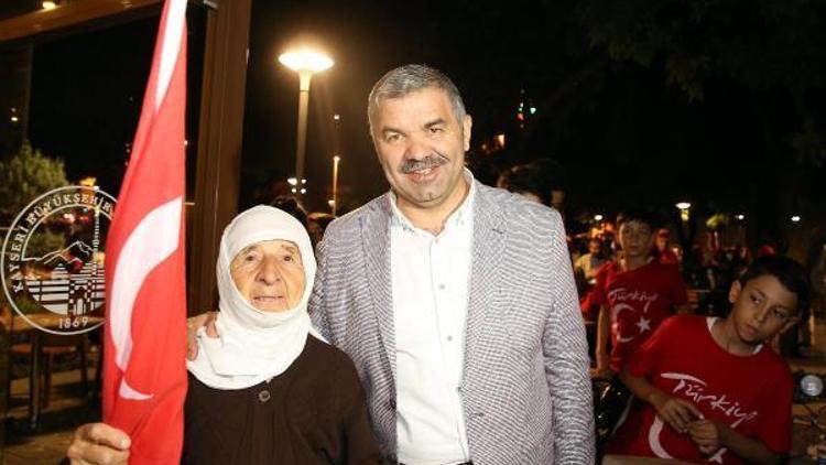 Hatice Nine de Demokrasi Nöbetinde